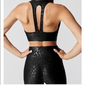 NWT CARBON38 Sports Bra